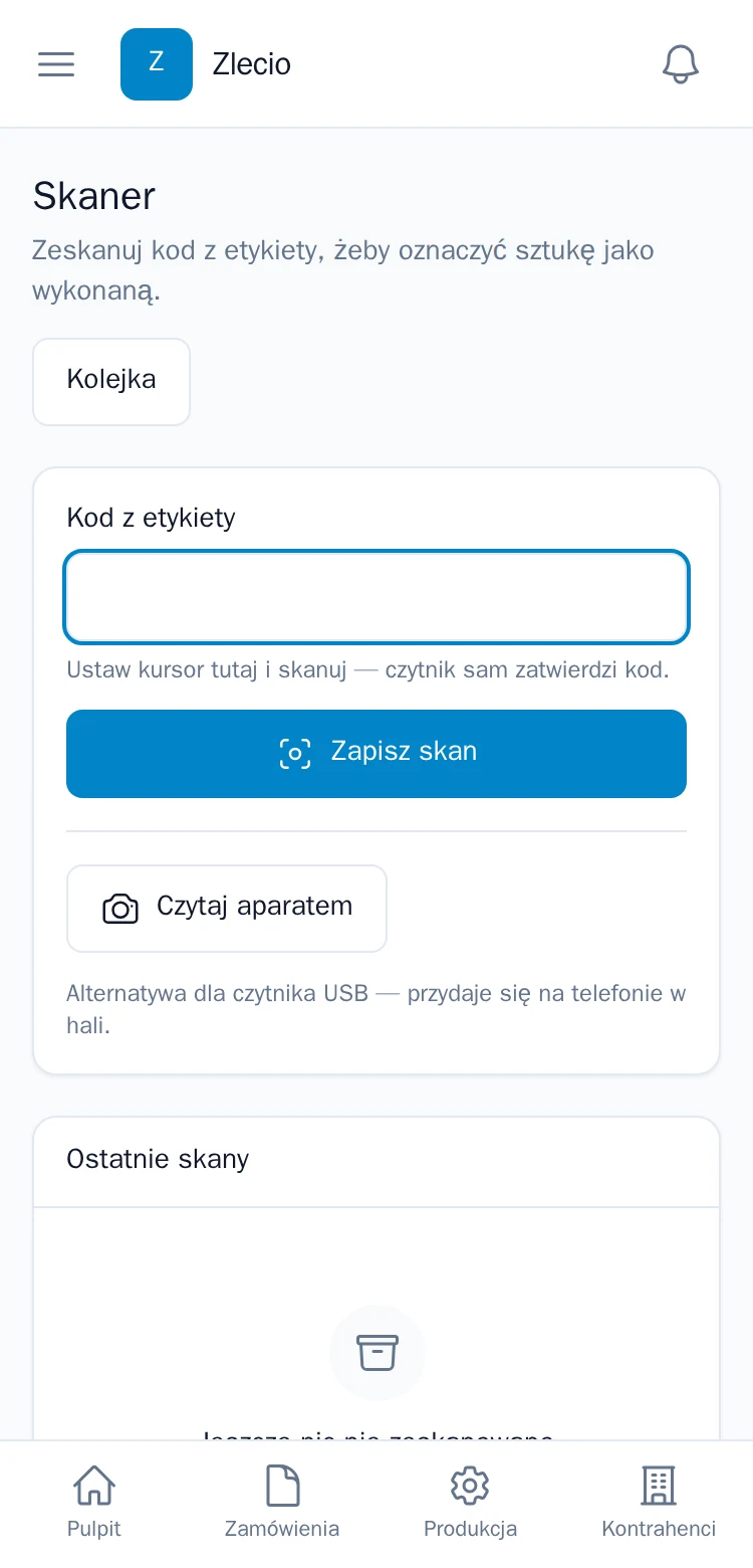 Skaner kodów w przeglądarce na telefonie: pole na kod z etykiety i podgląd z aparatu.